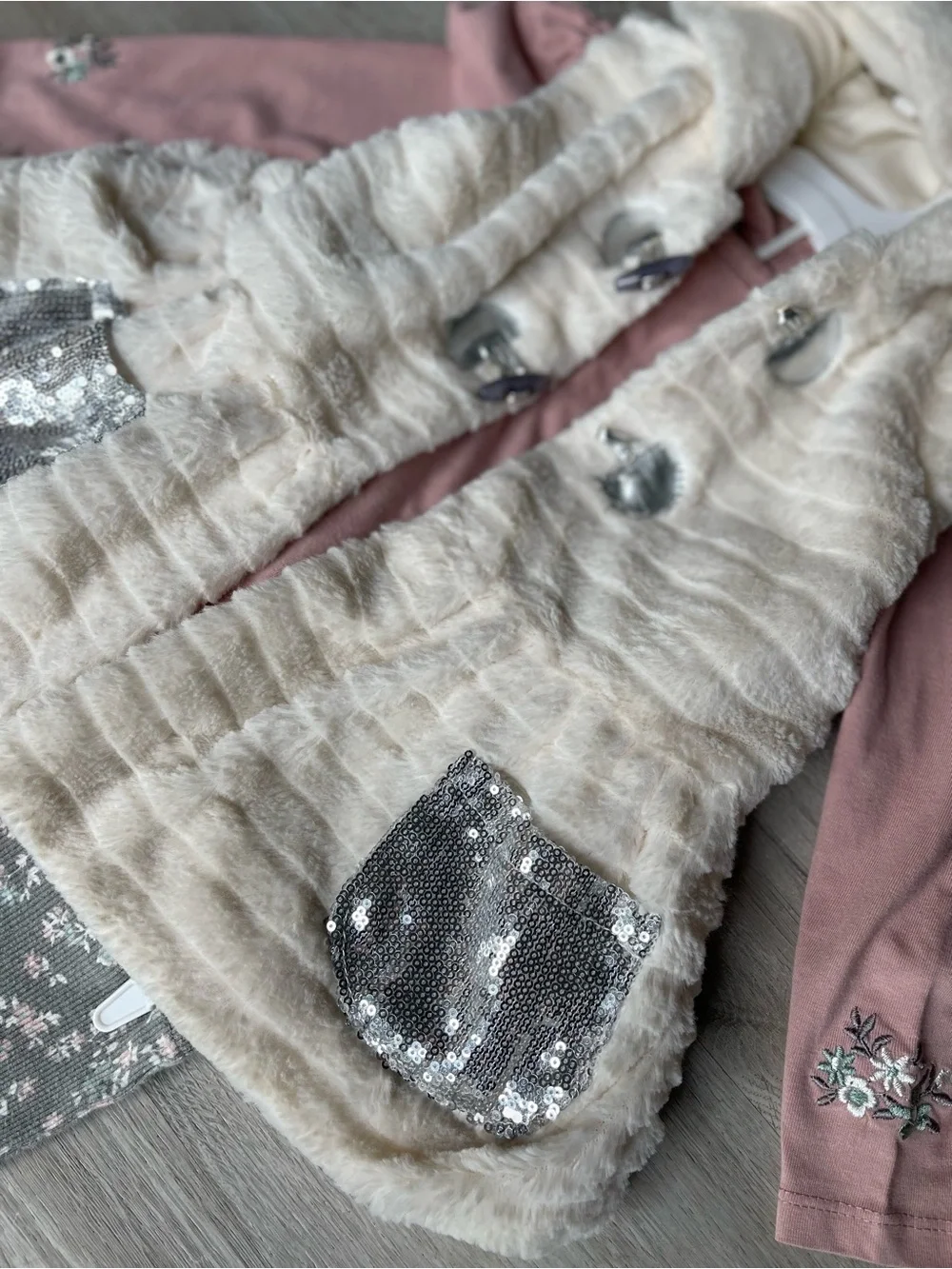 Cozy Cream Hooded Vest with Pink Top and Floral Gray Leggings - Picture 4 of 8